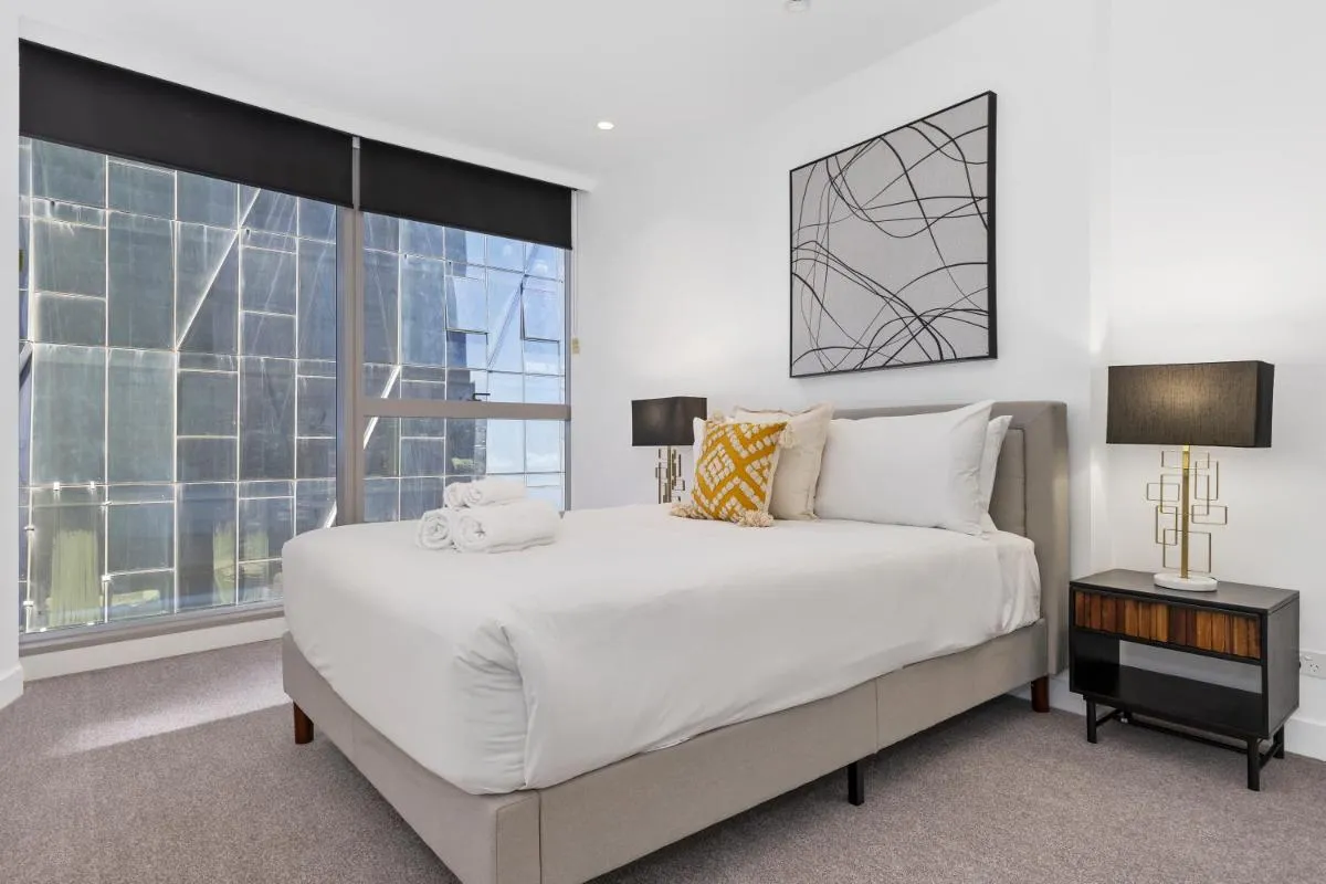 Lvl 54 West Side Place Best Location in Melb! — 2