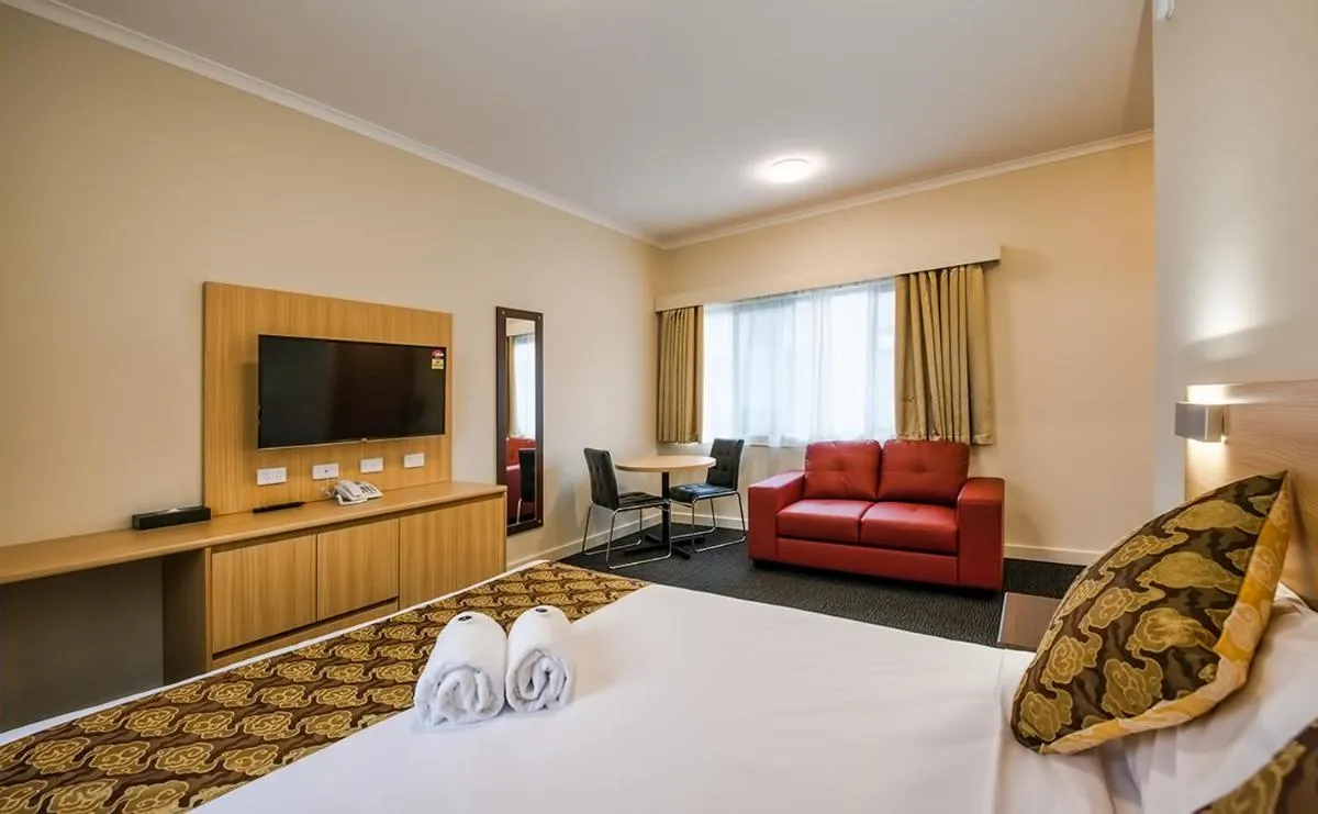 Mahoneys Motor Inn — 5