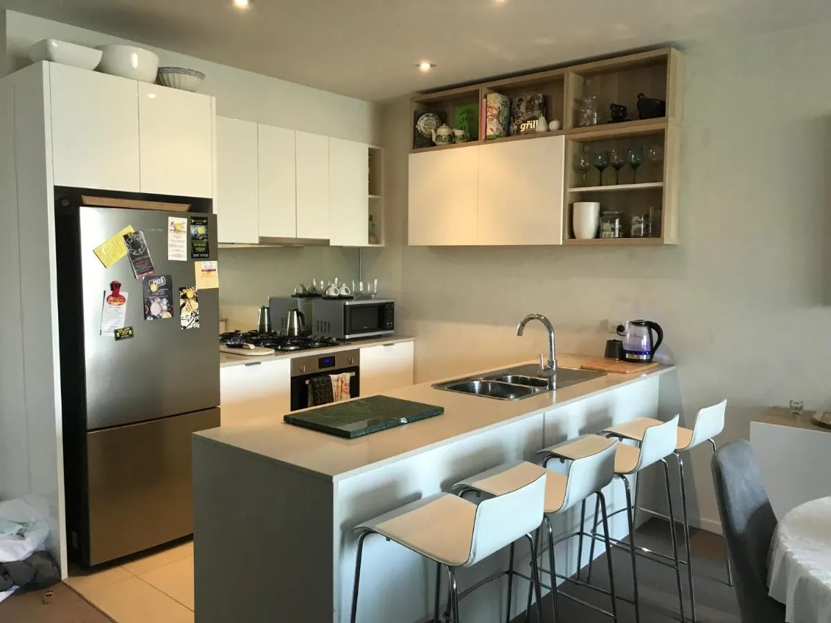 Marina View Apartment on the Maribyrnong River, Melbourne — 3