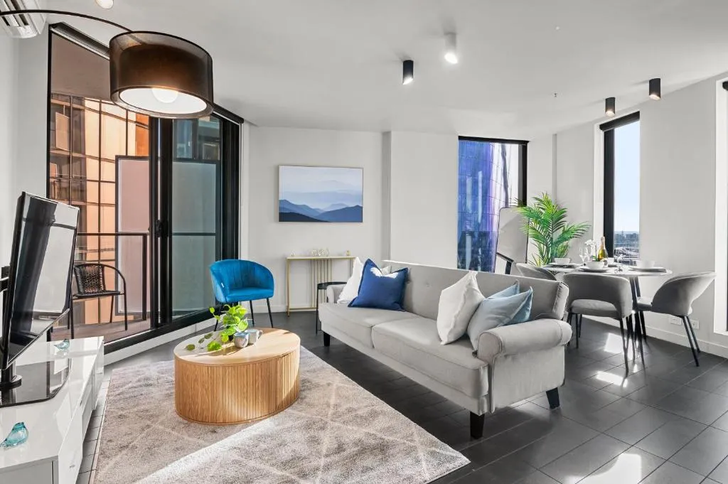 Marvel Stadium Apartment with Rooftop Pool and Free Parking