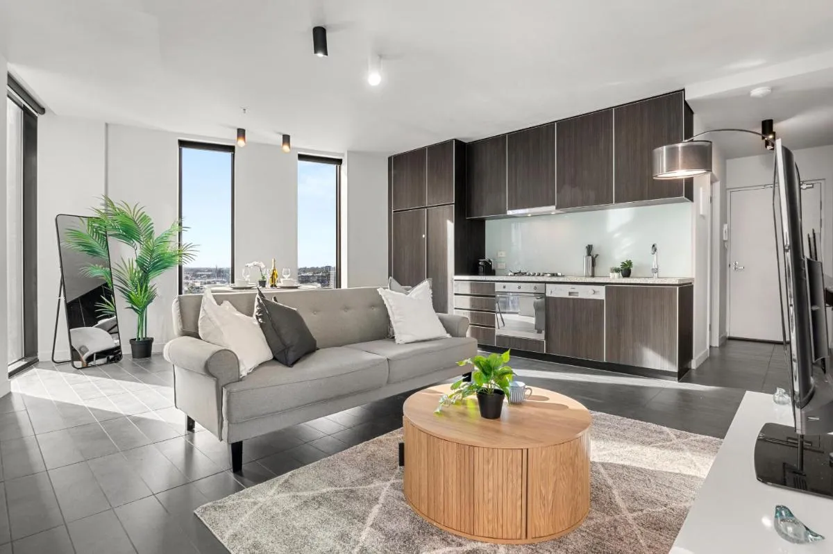 Marvel Stadium Apartment with Rooftop Pool and Free Parking — 4