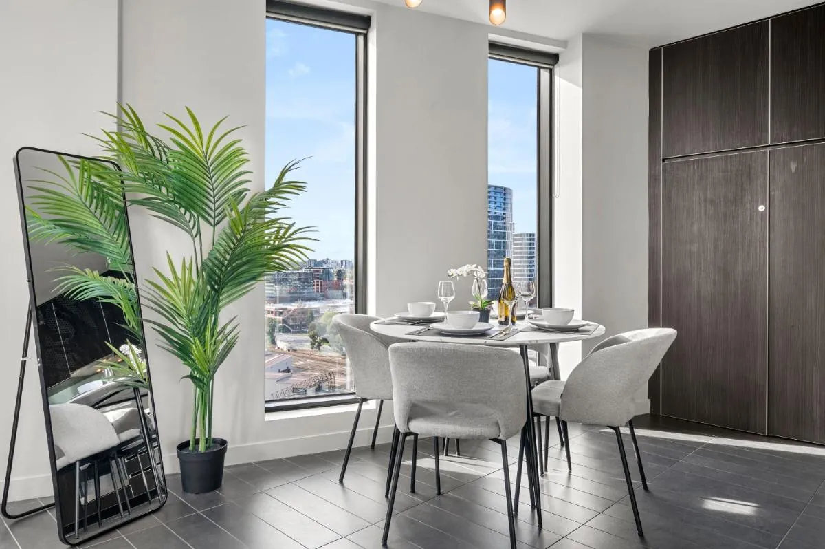 Marvel Stadium Apartment with Rooftop Pool and Free Parking — 3