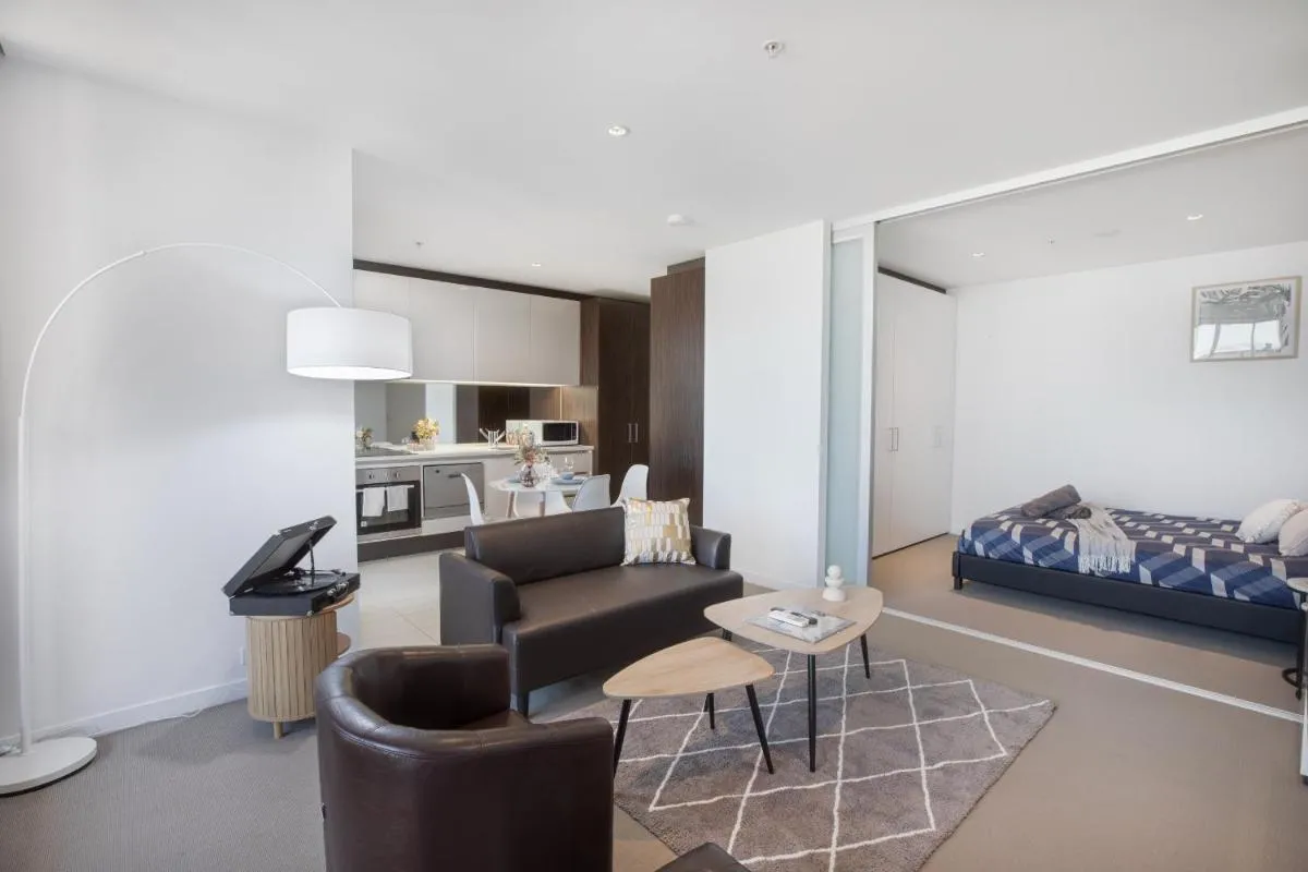Marvellous 2-Bed High-Rise: Amazing Views, Free Parking — 5