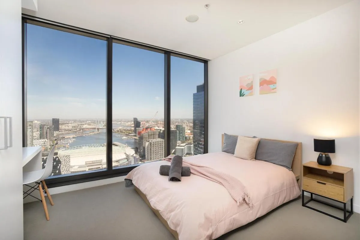 Marvellous 2-Bed High-Rise: Amazing Views, Free Parking — 2