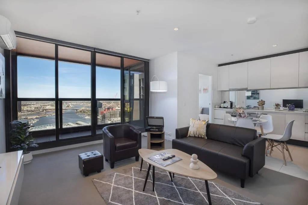 Marvellous 2-Bed High-Rise: Amazing Views, Free Parking