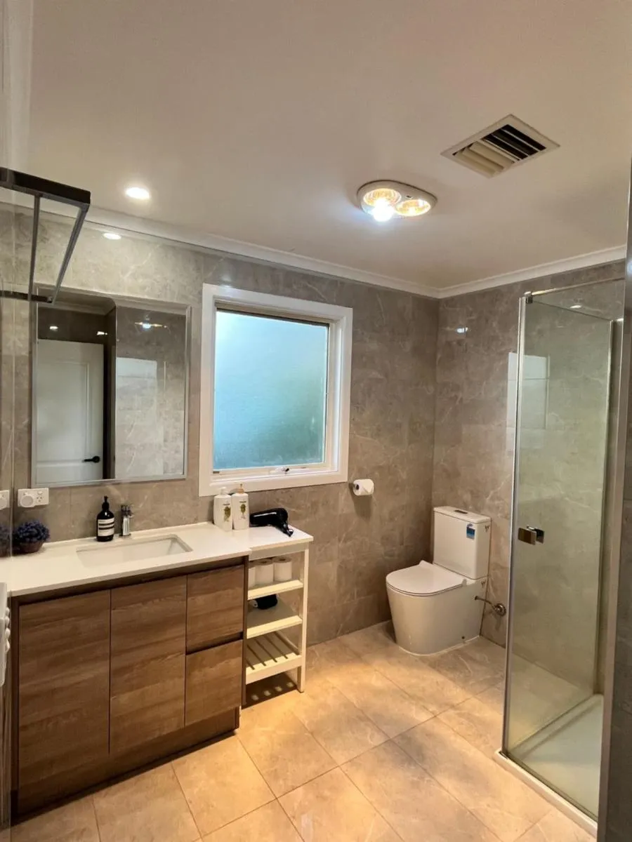 Melbourne Balwyn north three bedroom house — 2