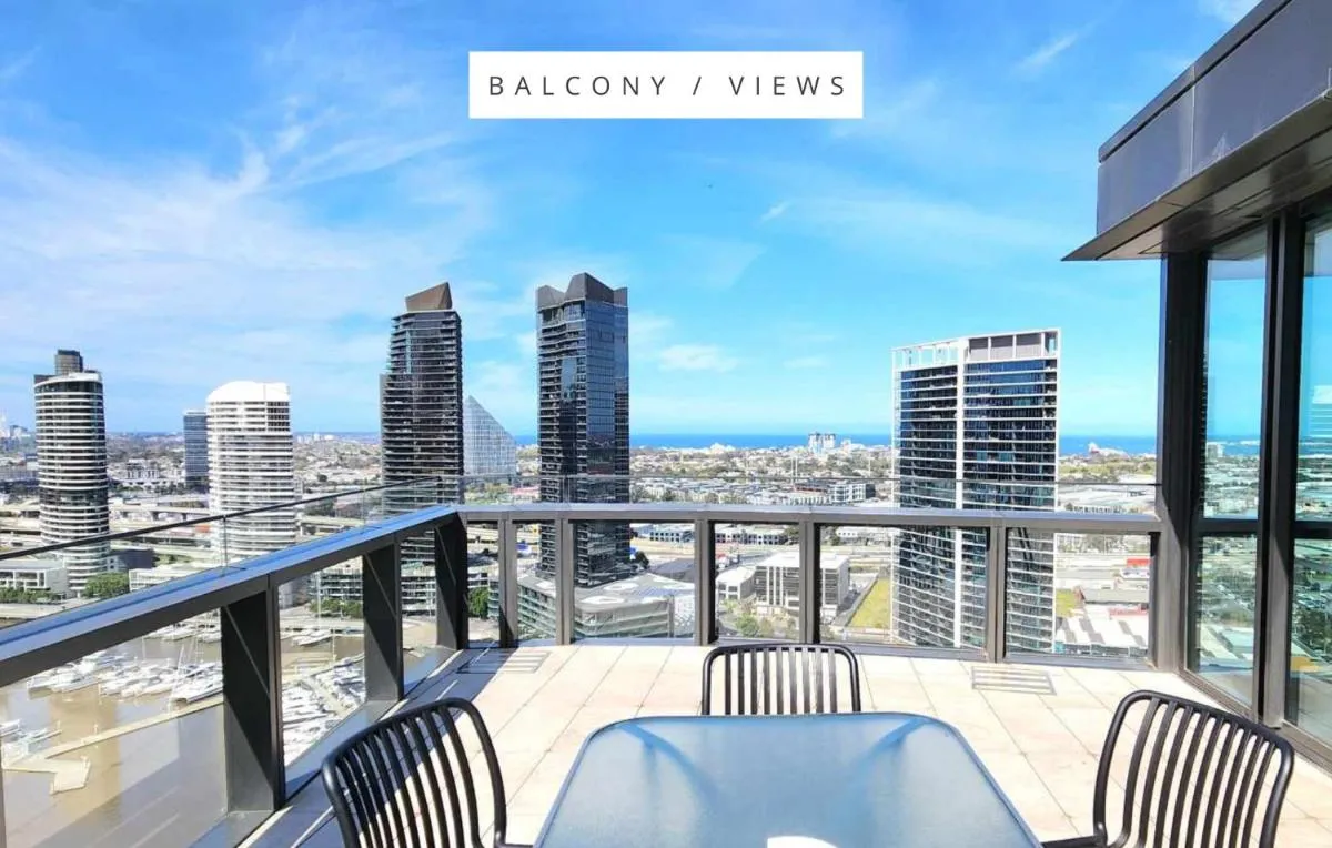 Melbourne Lifestyle Apartments – Best Views on Collins — 3