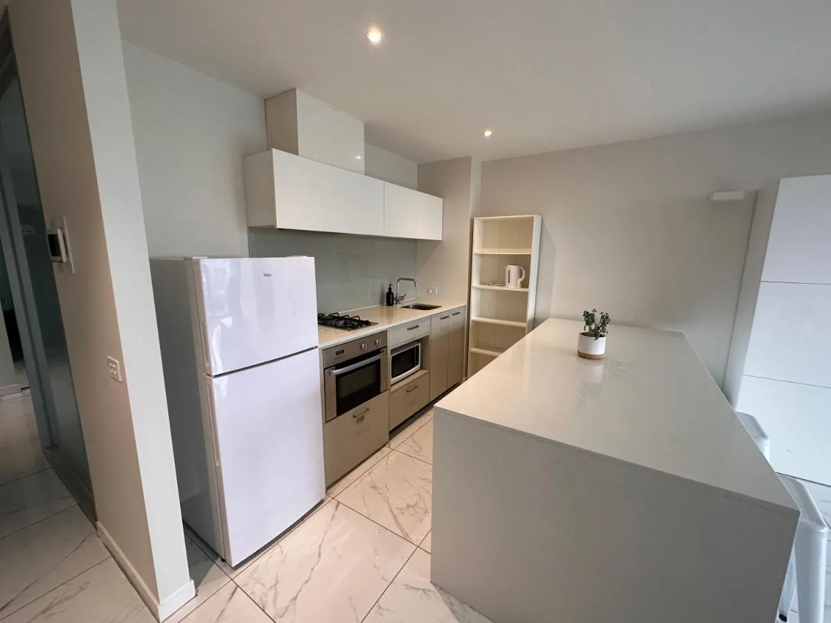 Melbourne city apartment with great skyline views, 1 Bed 1 Sofa-bed, 1 Bath — 5