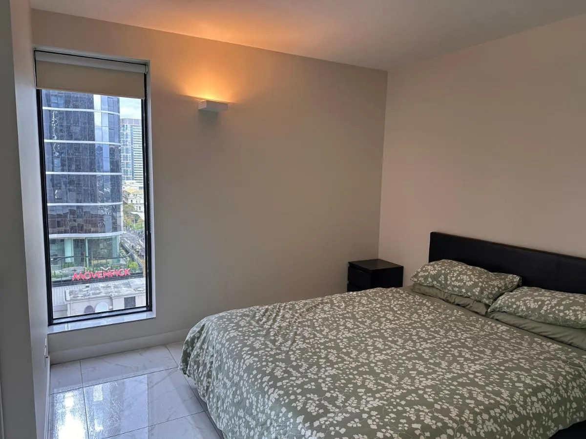 Melbourne city apartment with great skyline views, 1 Bed 1 Sofa-bed, 1 Bath — 2