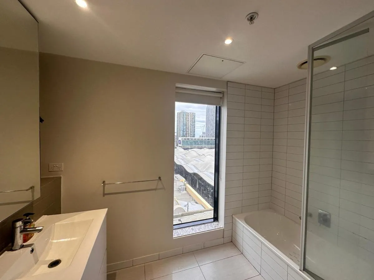 Melbourne city apartment with great skyline views, 1 Bed 1 Sofa-bed, 1 Bath — 3
