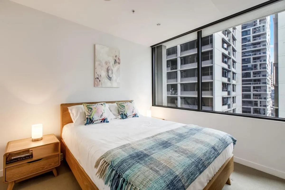 Metro Muse – Minimalist Chic for Couples in CBD — 2