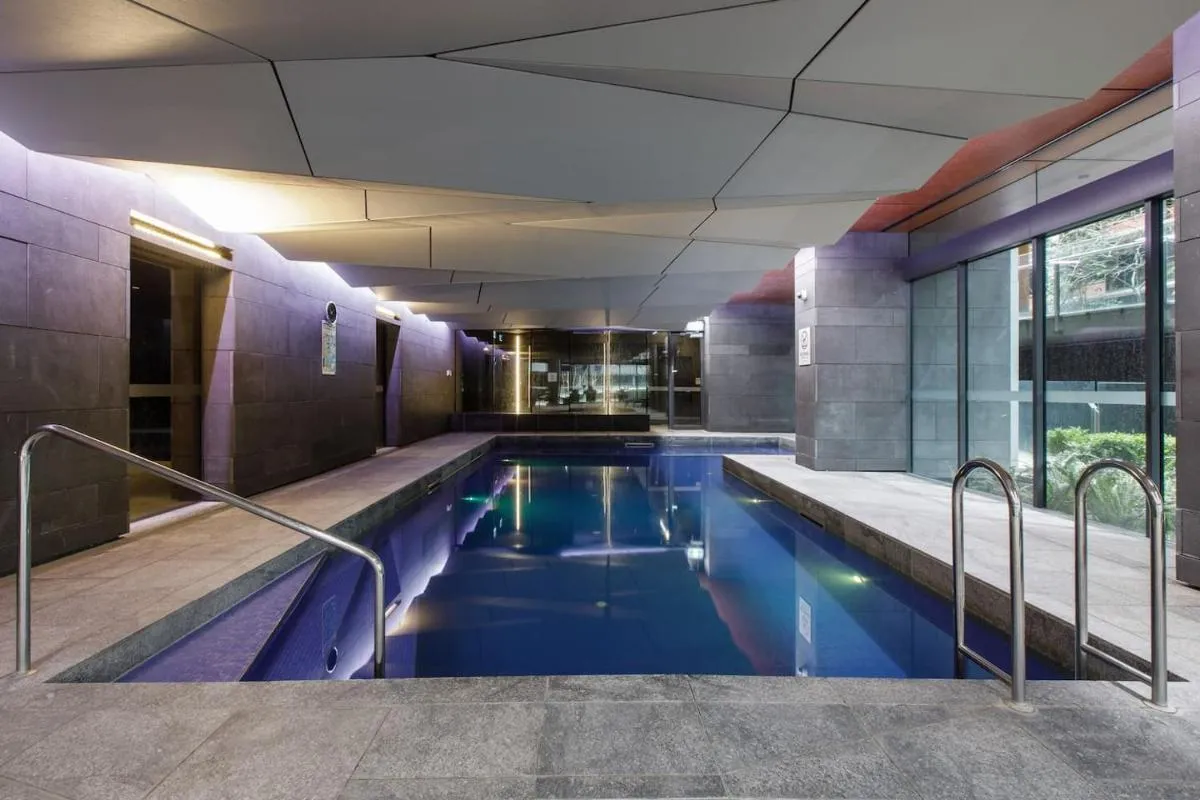 Metro Muse – Minimalist Chic for Couples in CBD — 4