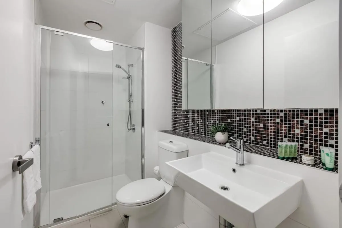 Metro Muse – Minimalist Chic for Couples in CBD — 3