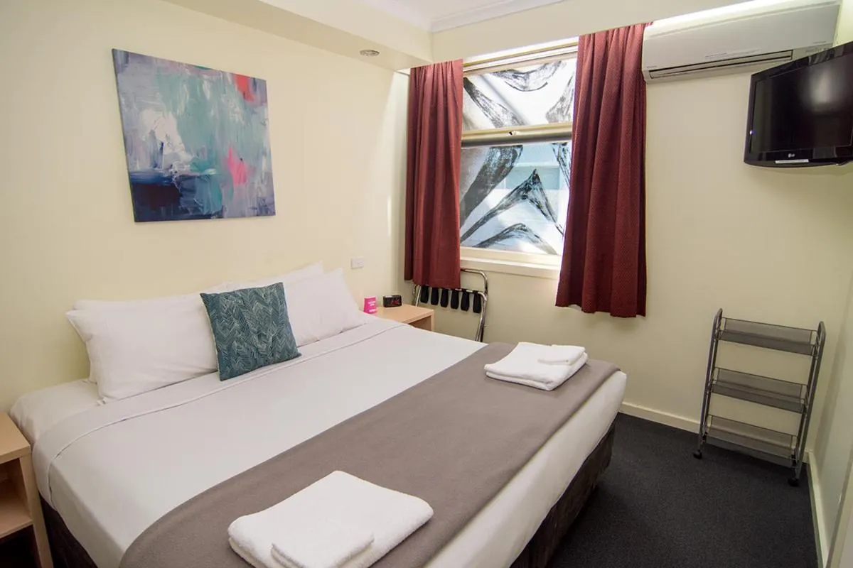 Miami Hotel Melbourne — 2
