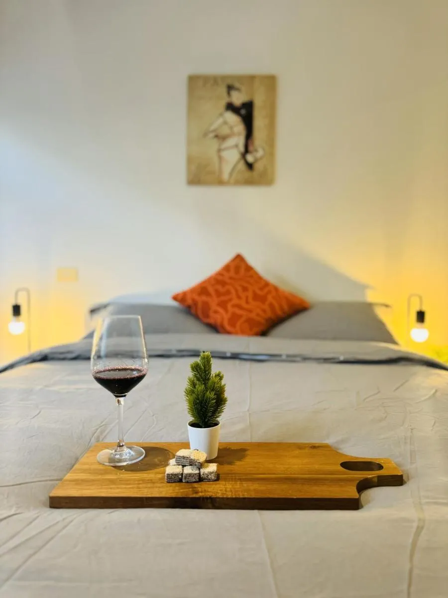 Minimalist 2-Bed, 2-Bath Apartment in Melbourne CBD – Free Parking — 4