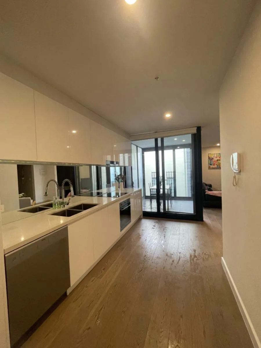 Modern 1BD Apt w free parking in central Brunswick — 4