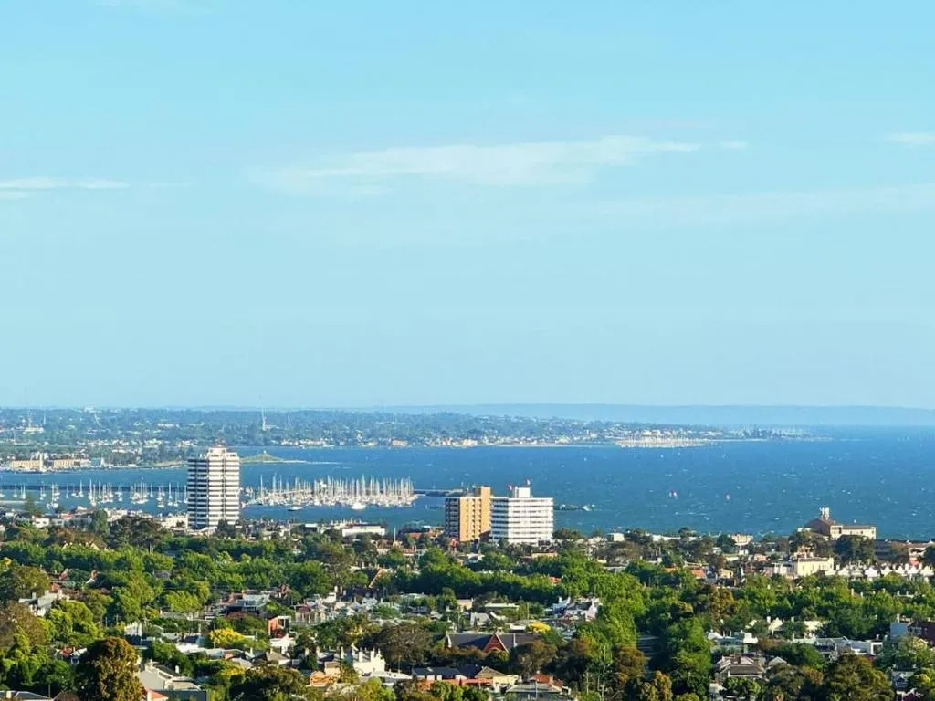 Modern 2B APT BayViews*Pool*GYM