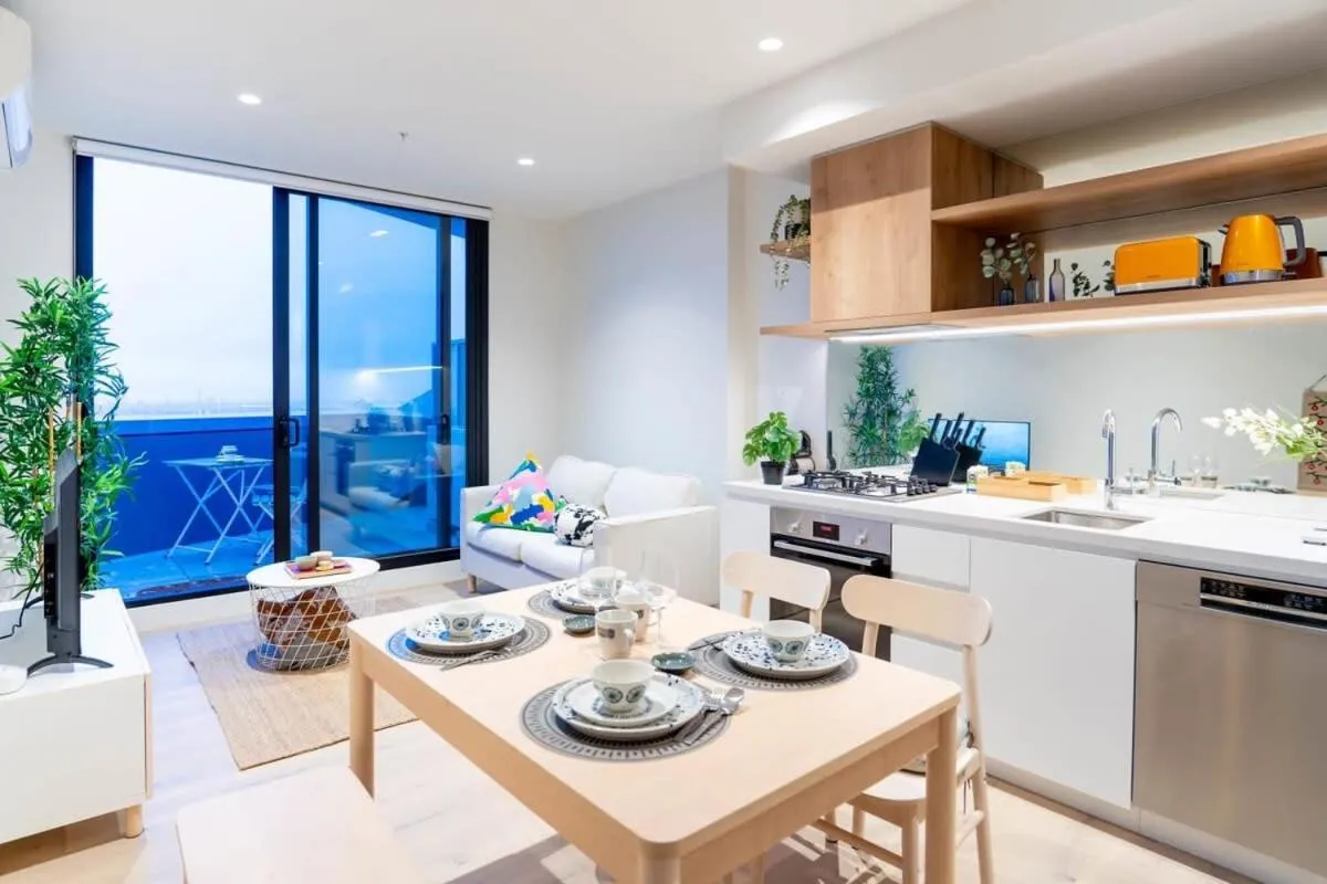 Modern 2B APT BayViews*Pool*GYM — 5