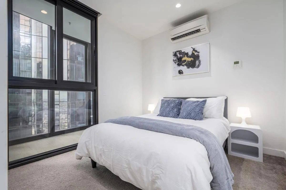 Modern 2BR Apartment Pool, Spa and Gym in CBD — 2