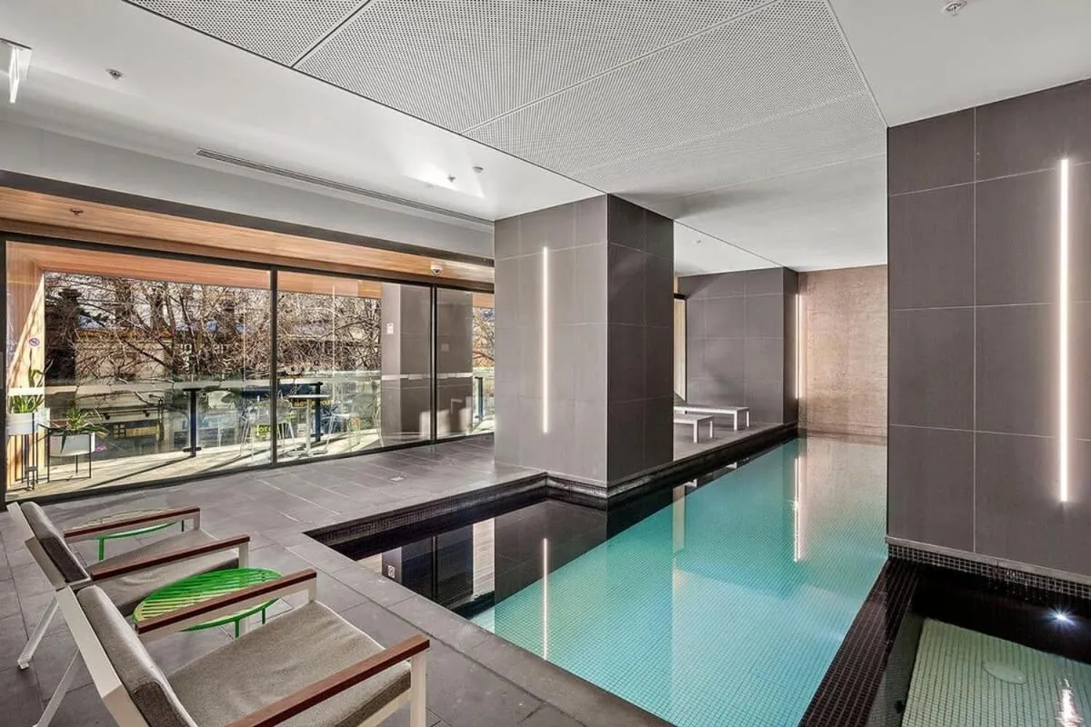 Modern 2BR Apt Next to Victoria Market City Views — 4