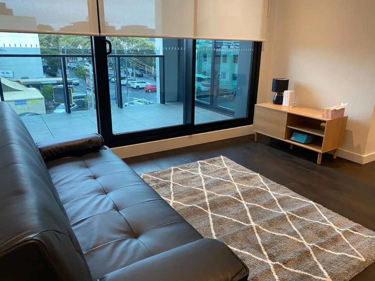 Modern 2-Bed Apt with Parking in West Melbourne — 5