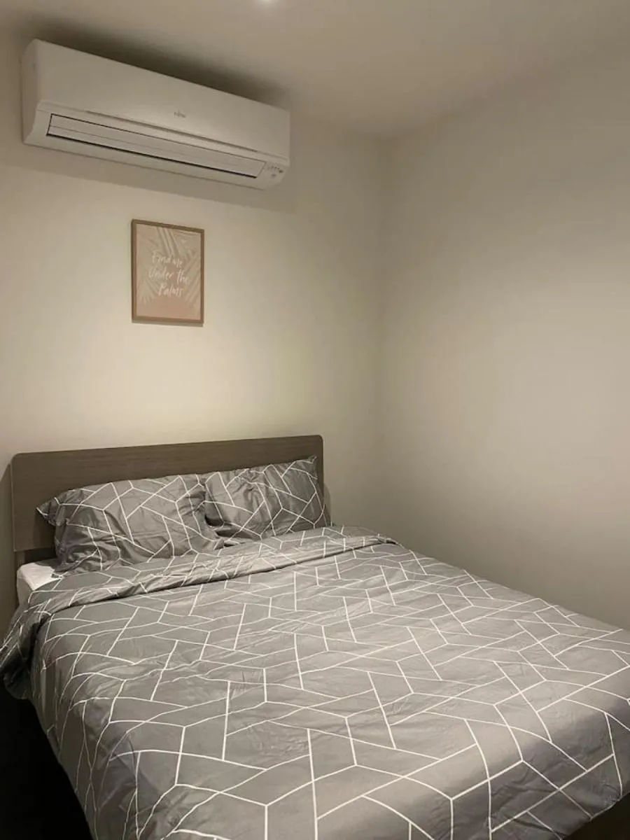 Modern 2-Bed Apt with Parking in West Melbourne — 4