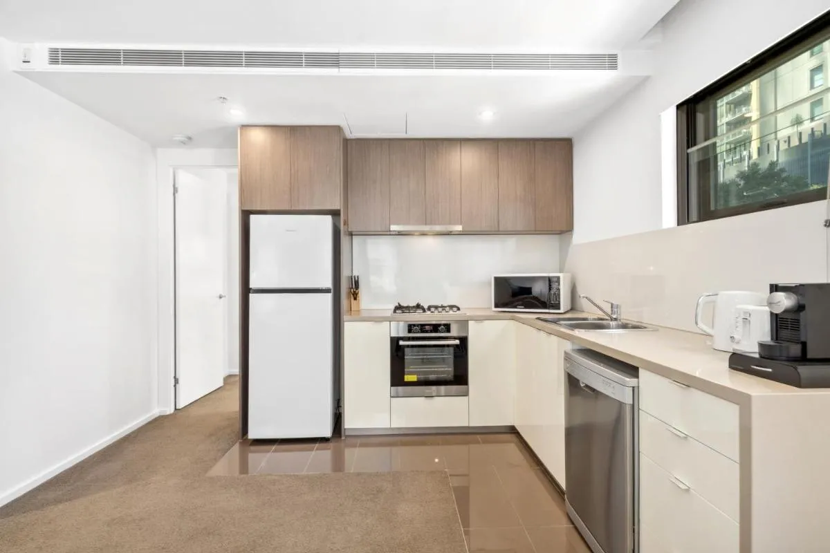 Modern 3-Bedroom Apartment in Prime Location — 4