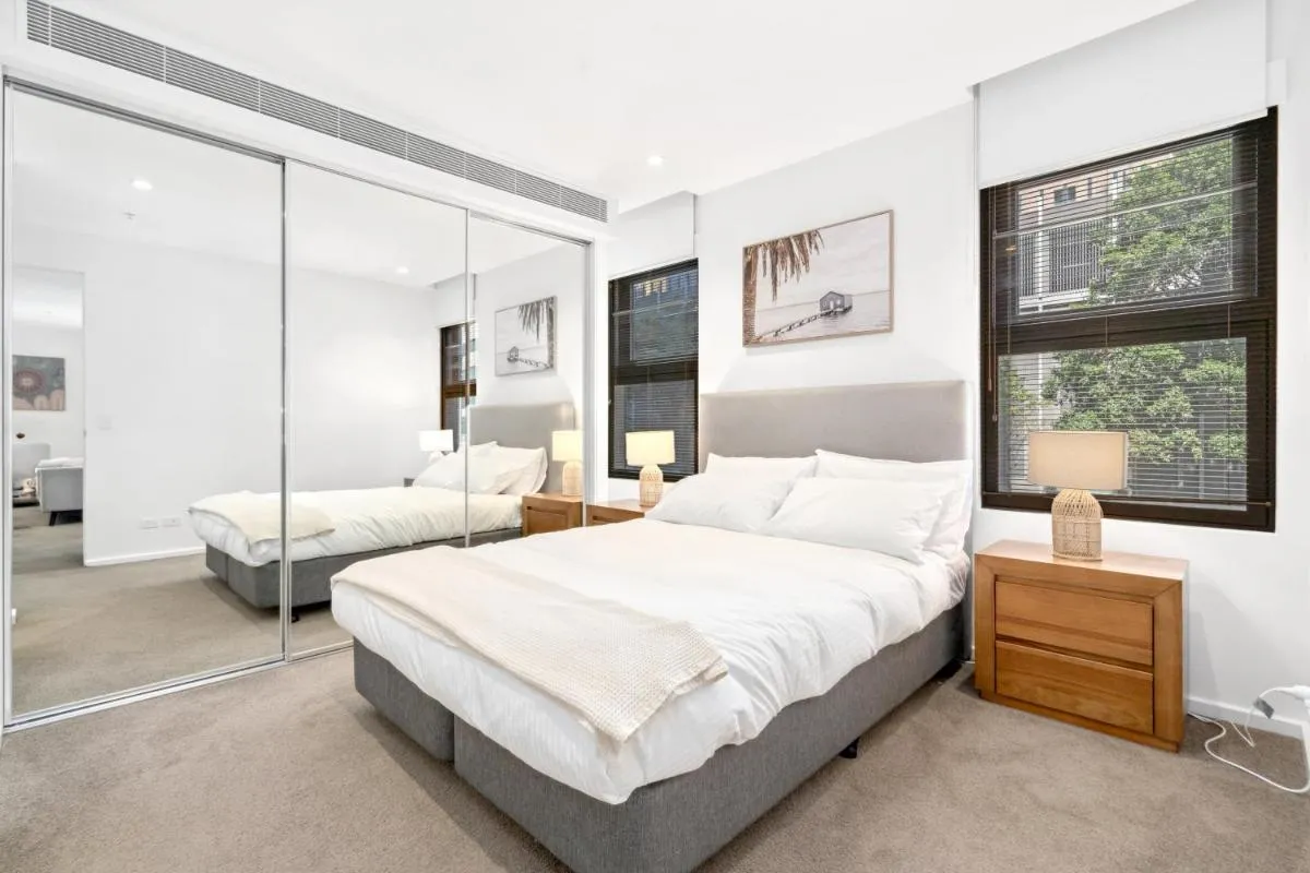 Modern 3-Bedroom Apartment in Prime Location — 2
