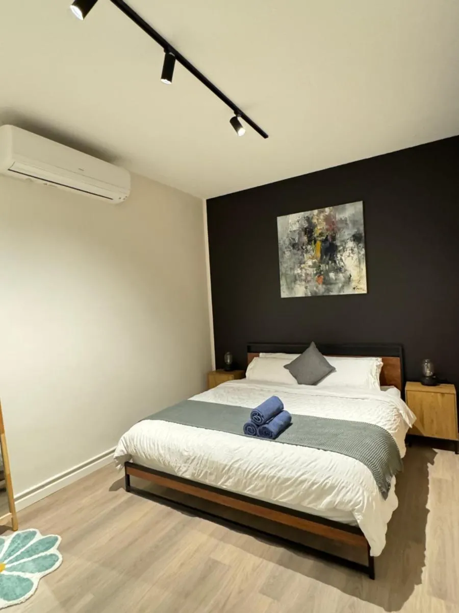 Modern Apartment in Prahran — 5