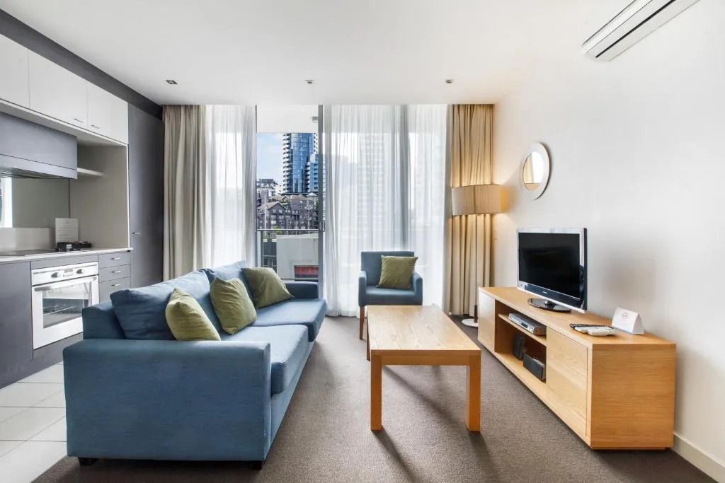Modern Nomads Chic 1BR with Balcony in the Heart of South Yarra