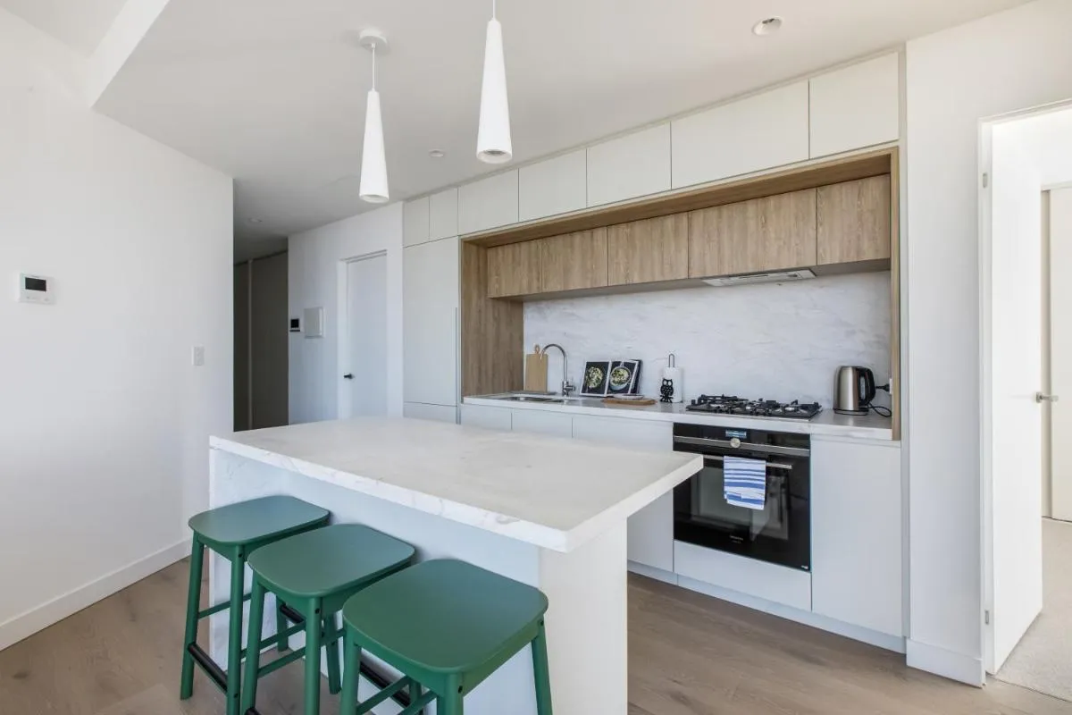 Modern Nomads Skyline View Escape – 2Bedroom by Gardens and Station — 5