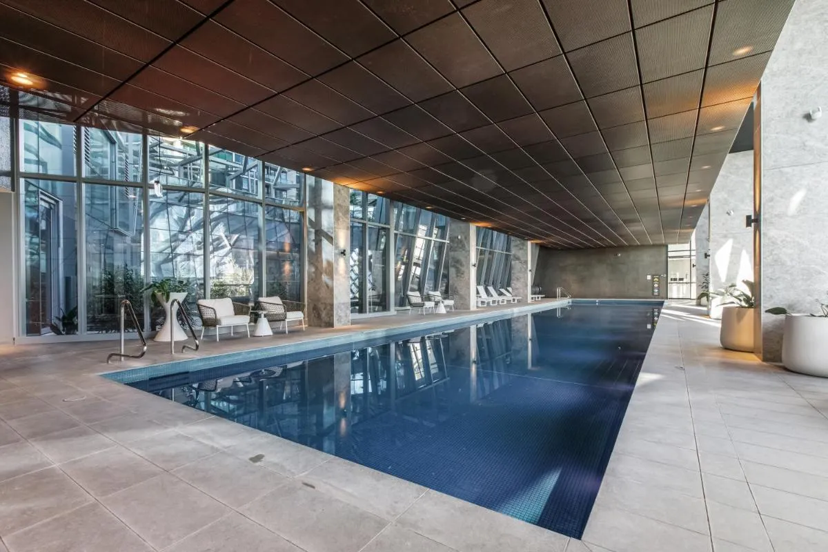 Modern Nomads Skyline View Escape – 2Bedroom by Gardens and Station — 4