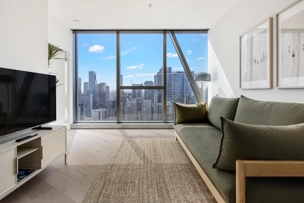 Modern Nomads Skyline View Escape – 2Bedroom by Gardens and Station