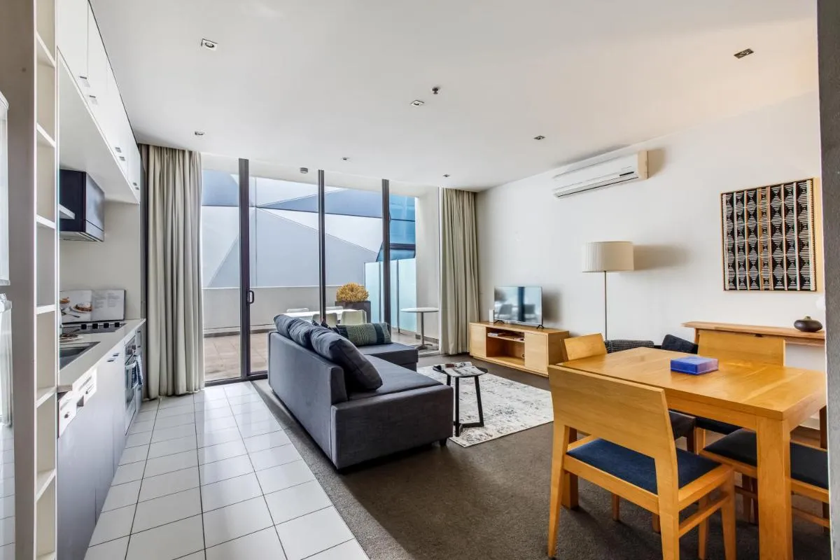 Modern Nomads South Yarra 1BR Large Outdoor Space Near Station — 5