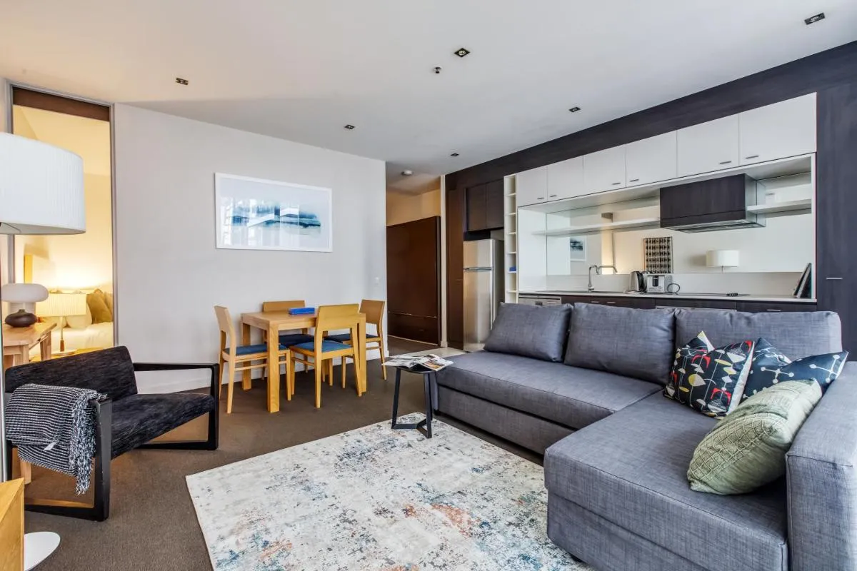 Modern Nomads South Yarra 1BR Large Outdoor Space Near Station — 4