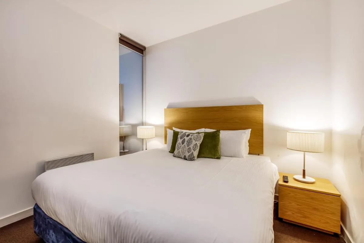 Modern Nomads South Yarra 1BR Large Outdoor Space Near Station — 2