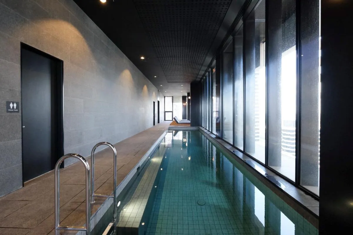 Modern Nomads Urban Gem on Empire 2BR Walk to Melbourne Central with Parking — 4
