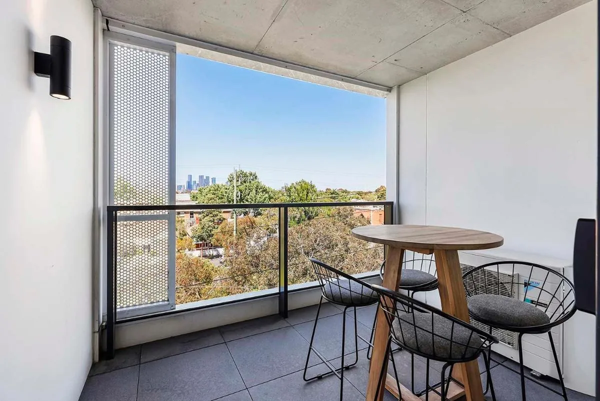 Modern Urban Retreat in Brunswick — 2