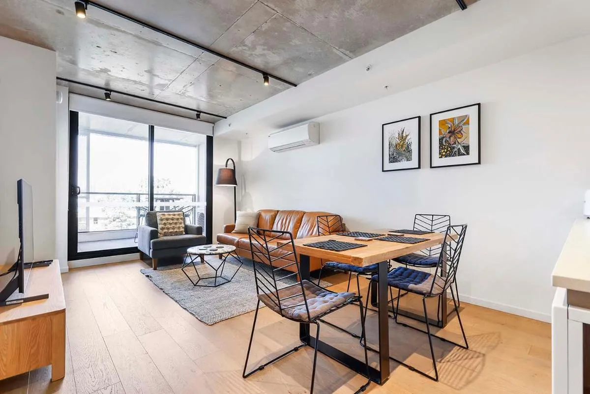 Modern Urban Retreat in Brunswick — 4