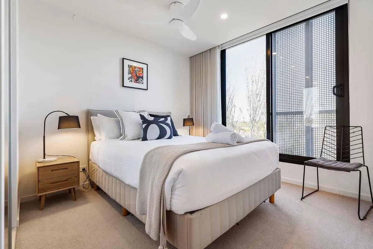 Modern Urban Retreat in Brunswick — 5