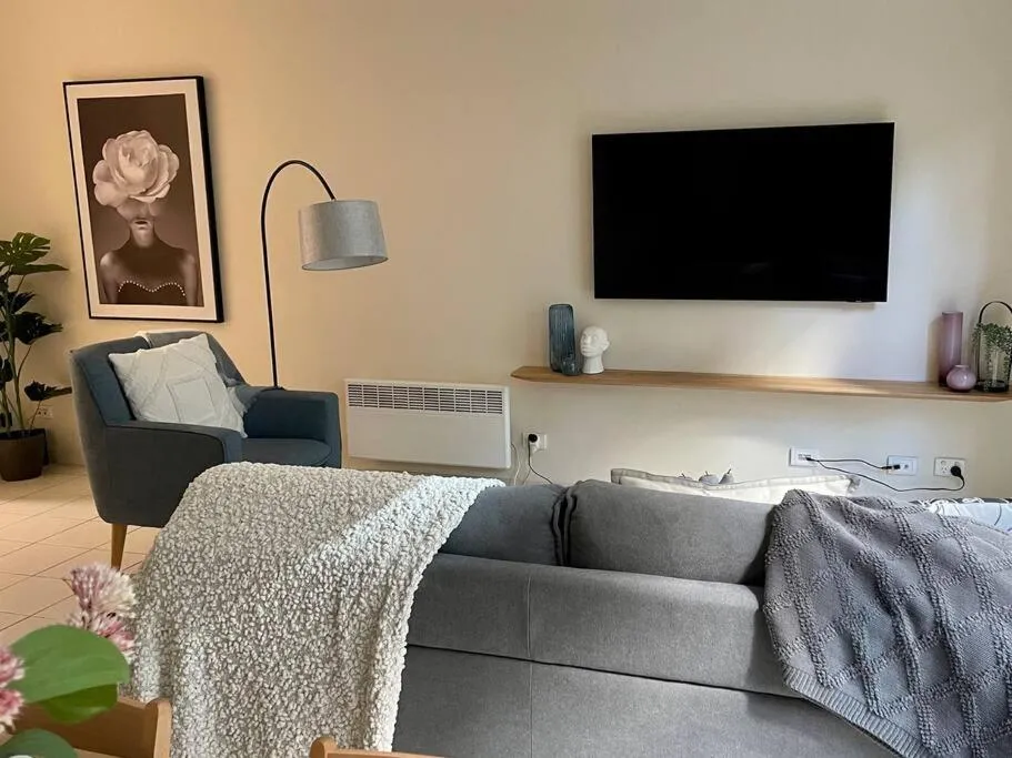 Morgan Place – Central Melbourne CBD Apartment on Flinders Lane Late Check-Out, Complimentary Welcome Hamper — 2