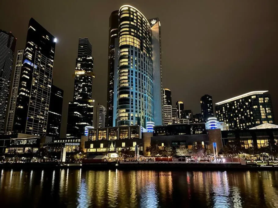 Morgan Place – Central Melbourne CBD Apartment on Flinders Lane Late Check-Out, Complimentary Welcome Hamper — 3