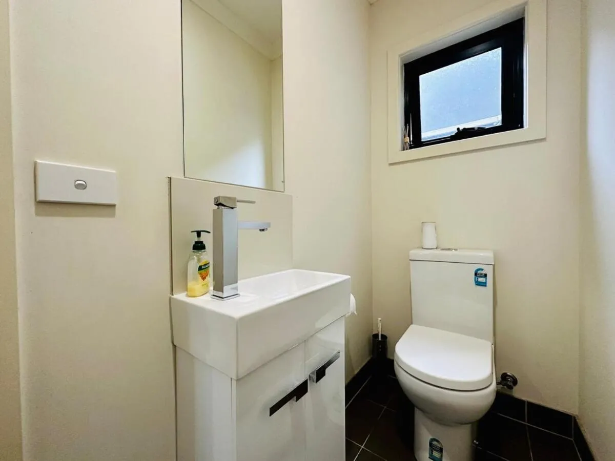 Mt Waverley Spacious 2br2ba Parking Wifi Balcony — 3