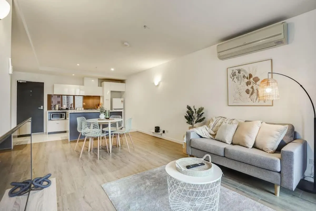 Neo200 – Sophisticated 2bed CBD Apt with parking — 4