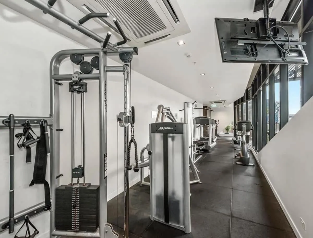 Neo200 – Sophisticated 2bed CBD Apt with parking — 5