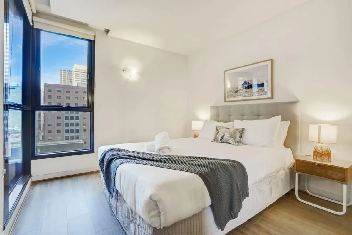 Neo200 – Sophisticated 2bed CBD Apt with parking — 2