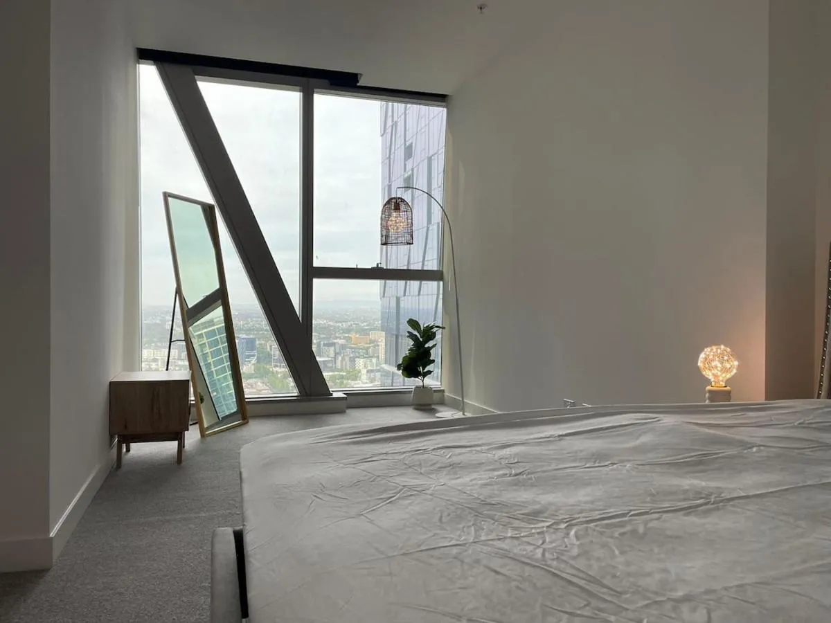 New & Premium Apartment w Cityview in Melbourne CBD Westside Place w Gym, Pool, Sauna — 2