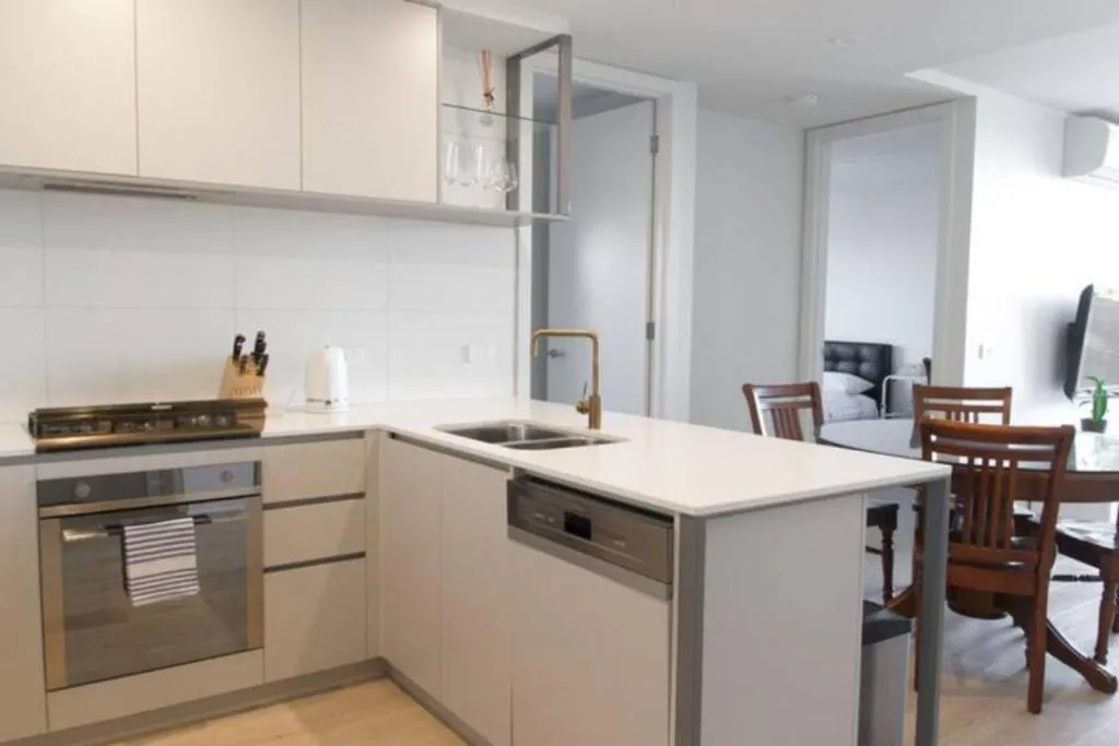 New Spacious 2 Bedroom With Gorgeous City Views