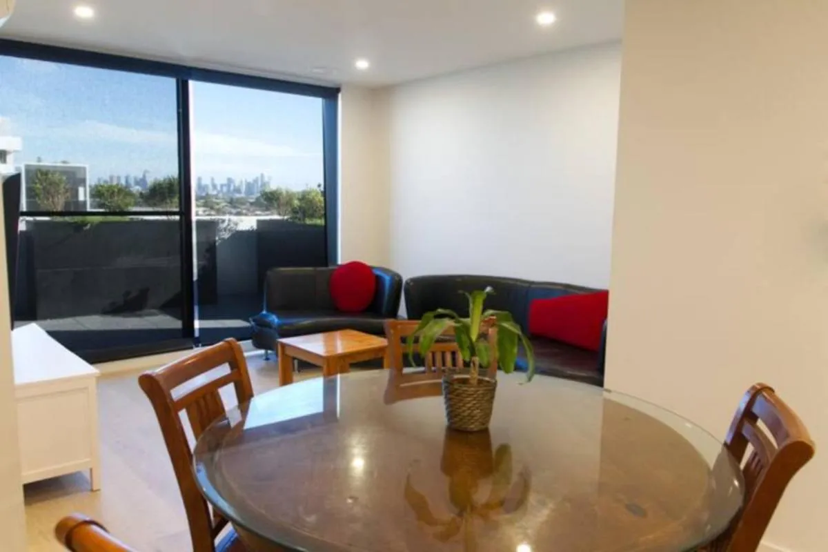 New Spacious 2 Bedroom With Gorgeous City Views — 3