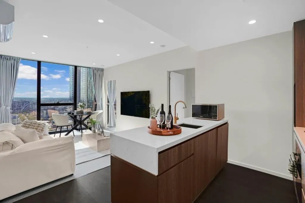 New Urban Sanctuary At UNO-Perfect Location 2B1B — 5